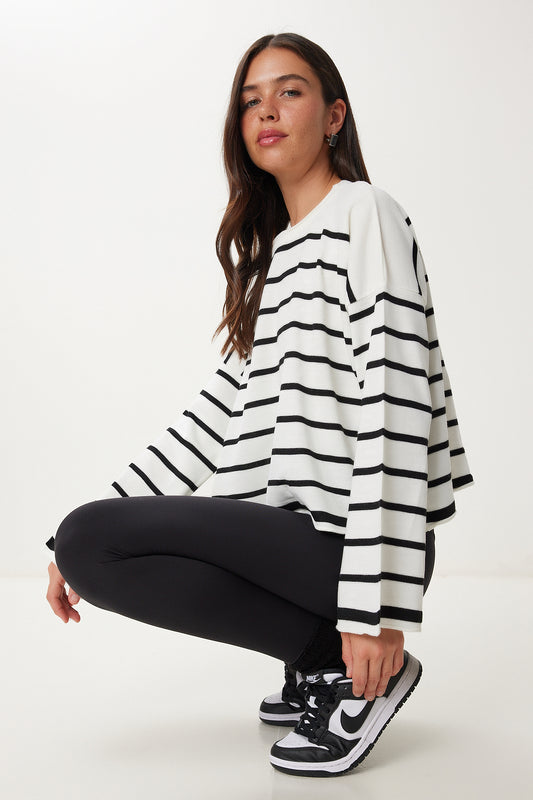 Happiness İstanbul Women's Black and White Striped Oversize Crop Knitwear Sweater Women