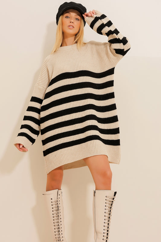 Trend Alaçatı Stili Women's Beige Crew Neck Oversized Striped Knitwear Sweater Alc Women
