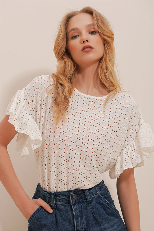 Trend Alaçatı Stili Women's White Crew Neck Scalloped Scallop Blouse ALC Women