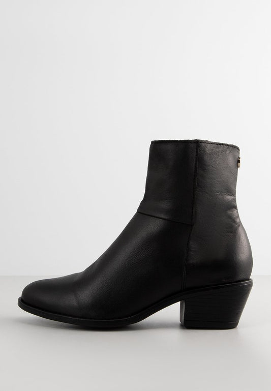 Steve Madden MAGELLAN Black (ZZO27SF05-Q00) Women